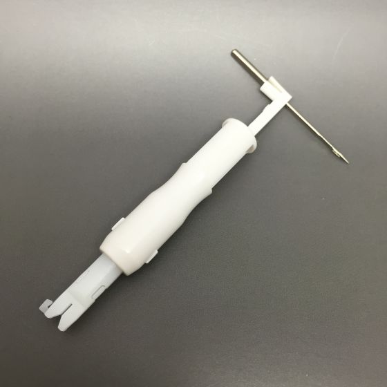 Needle threading tool for sewing machines